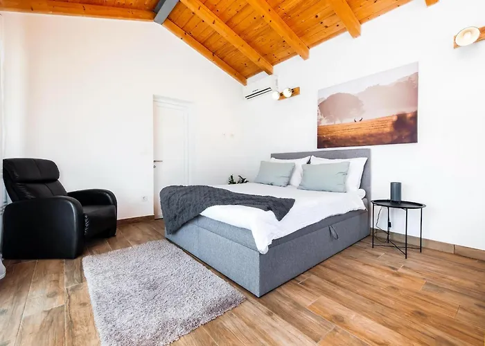 Antica * Ρόβινι